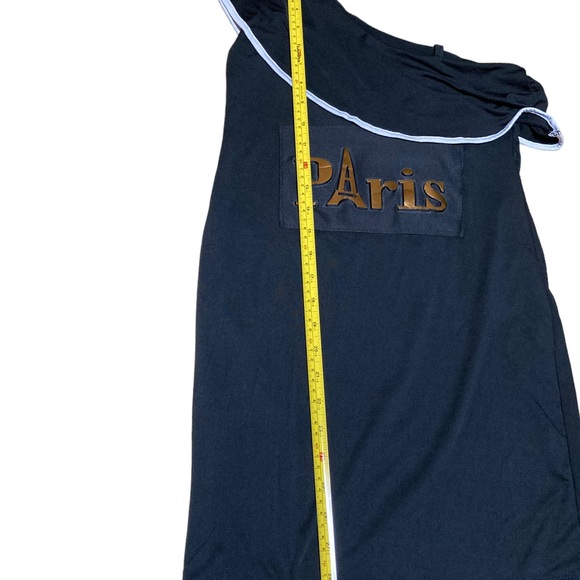 Uni shoulder ruffle detail mini dress embellished with puffy gold “PARIS”. - Picture 6 of 7